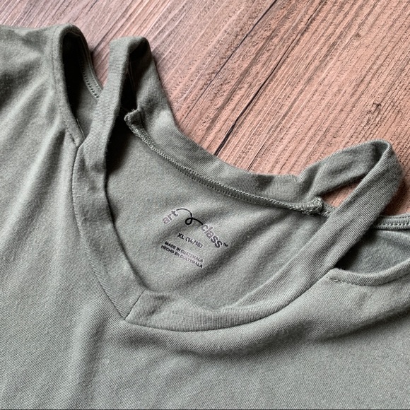 Art Class | Cold Shoulder Dress - Picture 2 of 8